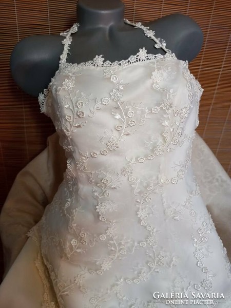 Hímzett virágos vajfehér 38-as menyasszonyi ruha esküvői alkalmi ruha