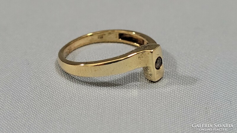8 K arany gyűrű 2,2 g