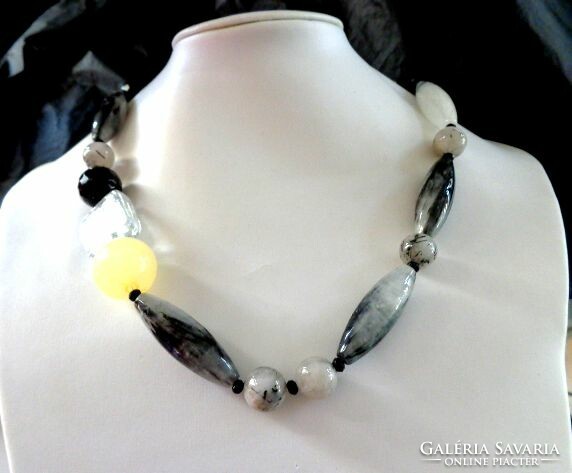 Turmain quartz necklace made of elongated beads