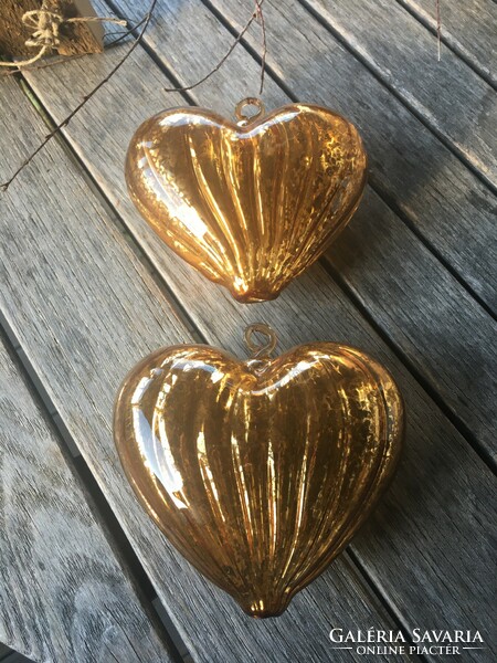 Large glass hearts in one