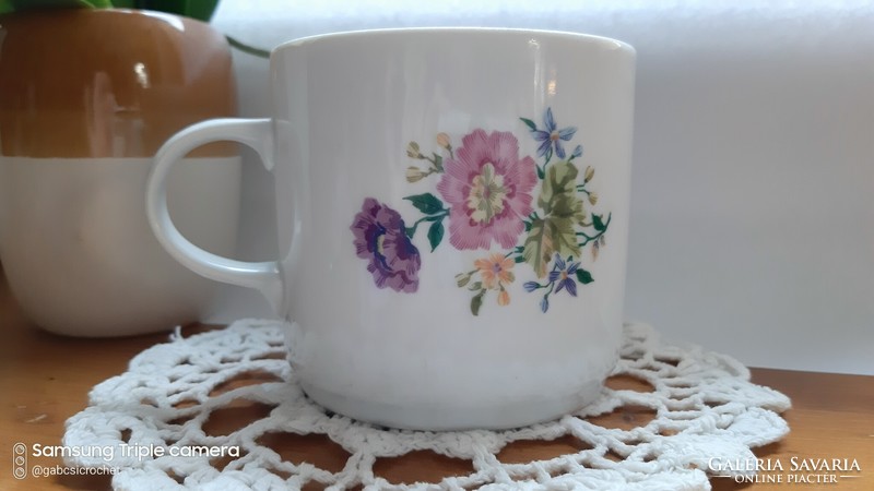 In-house mug with plain flower pattern