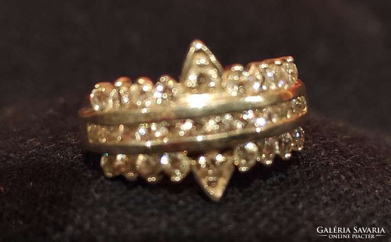 Silver ring decorated with zircons