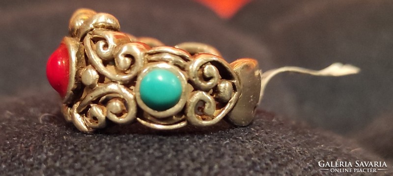 Antik ezüst gyűrű türkiz és korall díszítéssel