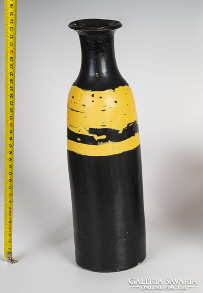 Gorka Lívia - Nagy méretű geometrikus fekete-sárga váza  ﻿(G12)