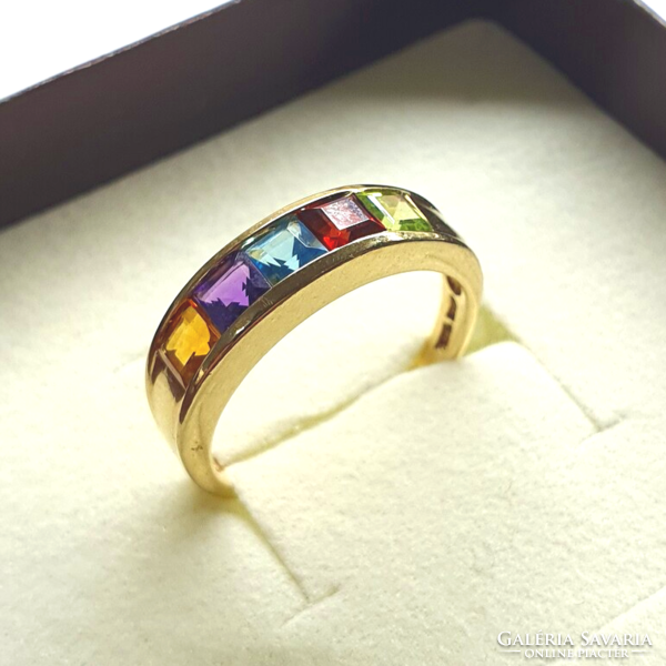 Colorful stone ring
