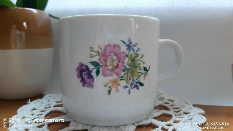In-house mug with plain flower pattern