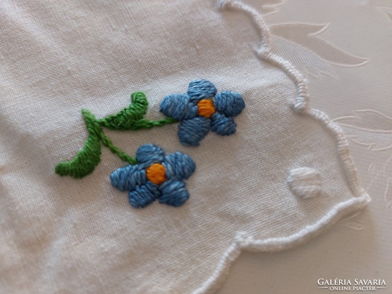 Régi kalocsai hímzett kis terítő vagy zsebdísz zsebkendő