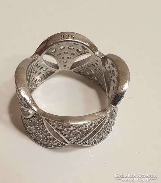 Ezüst (925) különleges formájú kövekkel díszített gyűrű