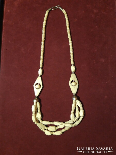 Carved bone necklace with faceted decoration - 60 cm