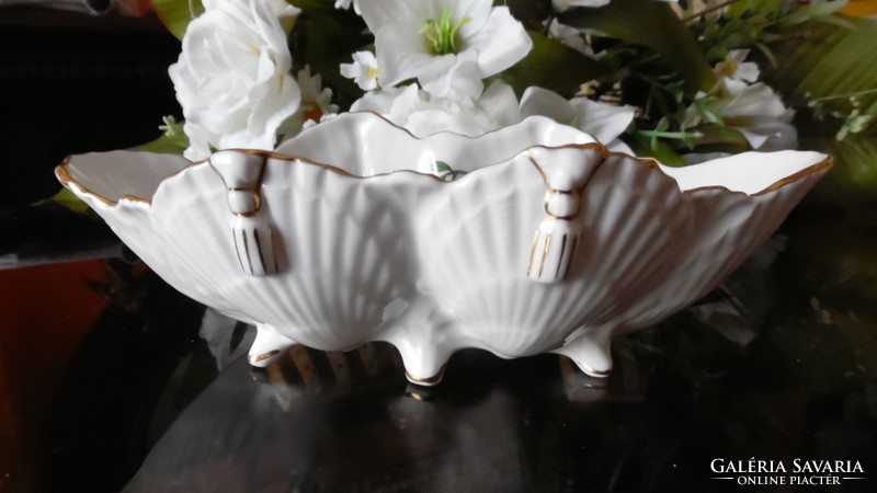 Rare! Aynsley offers English porcelain