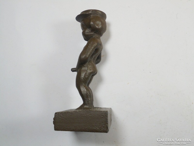 Bruxelles Giesserblag Giesser öntöde - Belga gyártmány- pisilő kisfiú vas,fém szobor-magasság: 9 cm