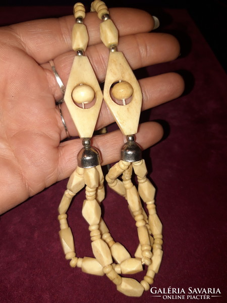 Carved bone necklace with faceted decoration - 60 cm