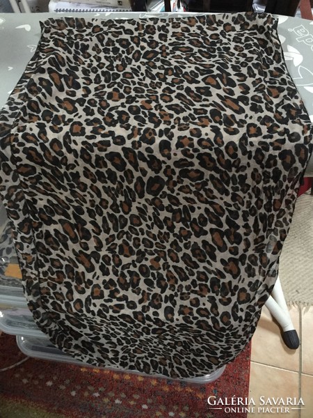 Fashionable, ocelot-patterned large scarf, stole