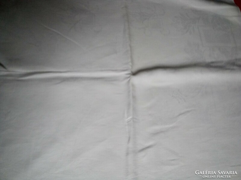 Regi damask, white filled with pattern 150 x 120 x monogrammed