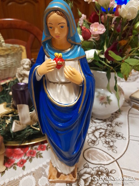 Holy mother statue. 24 cm.