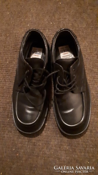 Warm men's leather closed shoes