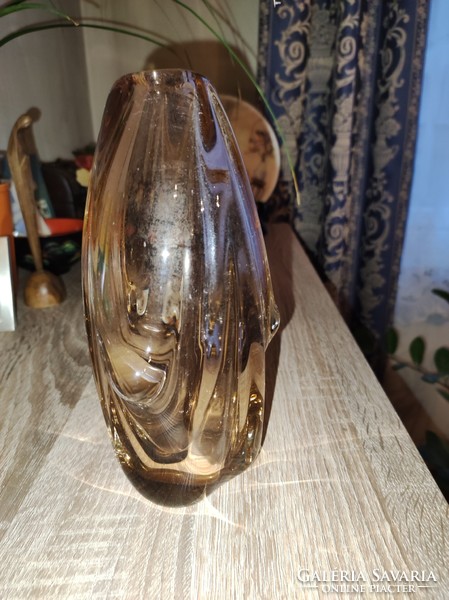 Glass vase, thick, heavy (21 cm)
