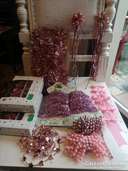 46 Glass decorations, 1 top decoration, garlands, 1 postage cost, full decorated Christmas tree, luxury handmade