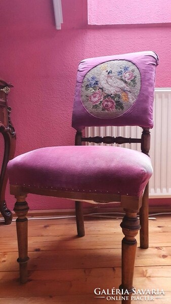 Neobaroque cockatoo embroidered chair