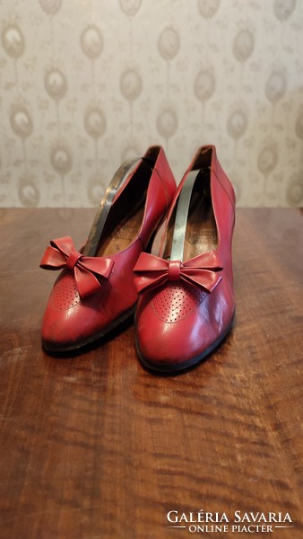 Stiletto red leather nail shoes for collection