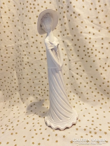 Kerámia szobor elegáns nő kalapban 32 cm