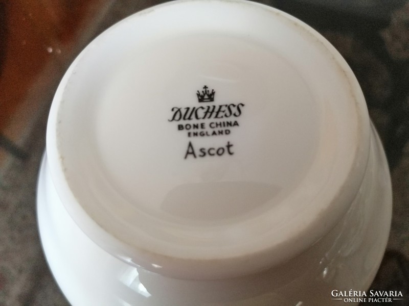 Duchess ascot milk spout and sugar bowl