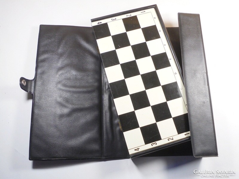 Régi Retro utazó műbőr tokos sakk készlet sakk tábla sakktábla, kb. 1980-as évek