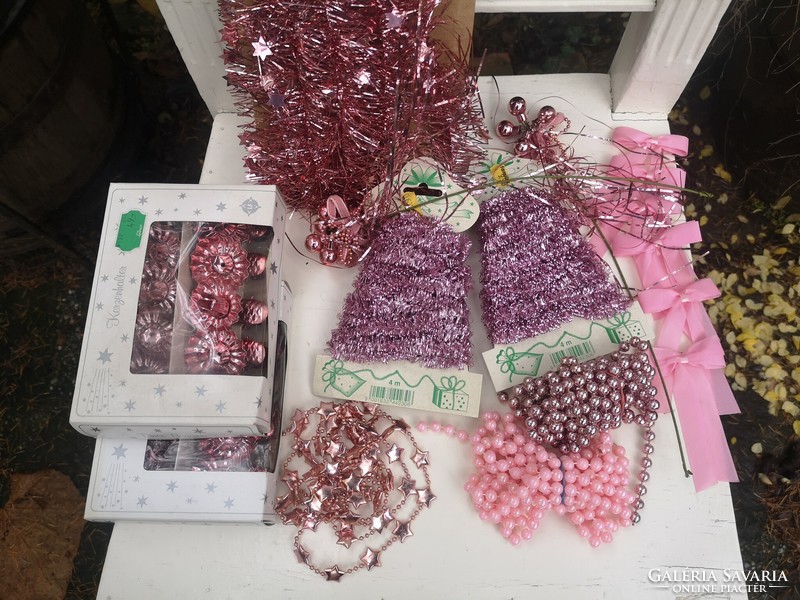 46 Glass decorations, 1 top decoration, garlands, 1 postage cost, full decorated Christmas tree, luxury handmade