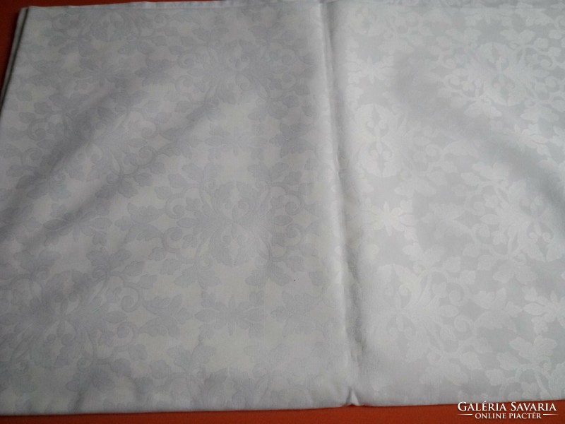 170 X 135 cm mixed fiber white tablecloth x