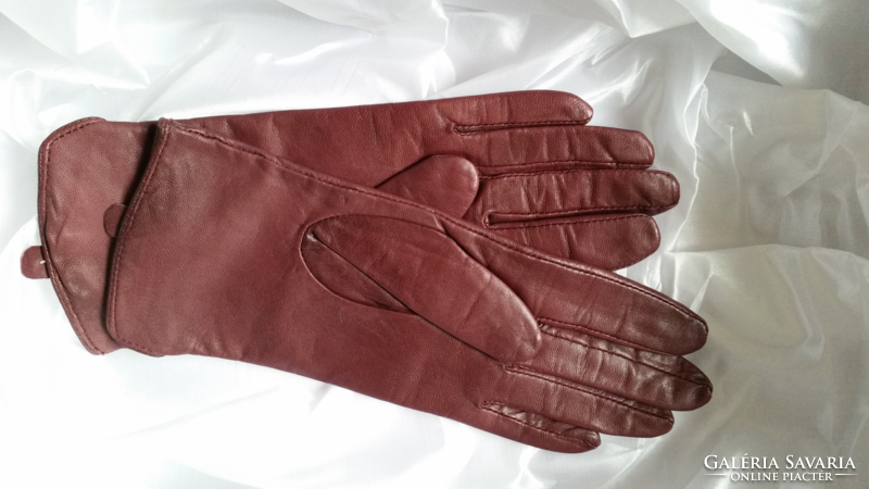 Pretty women's burgundy lined leather gloves in size s