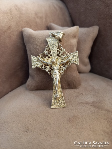 Silver pendant cross