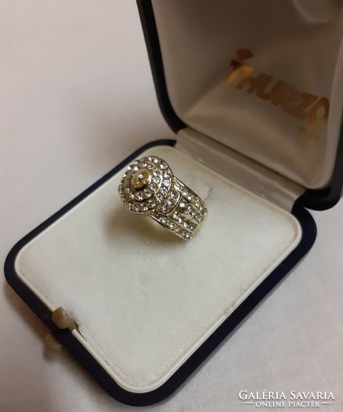 Retro dúsan aranyozott kis méretű gyűrű csiszolt csillogó fehér kövekkel ékítve