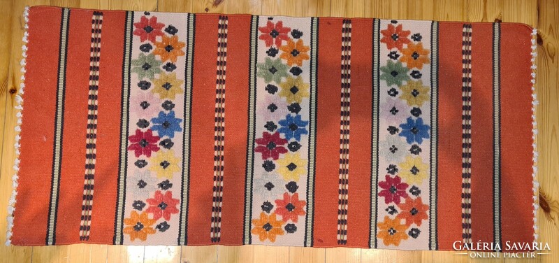 Retro embroidered rug