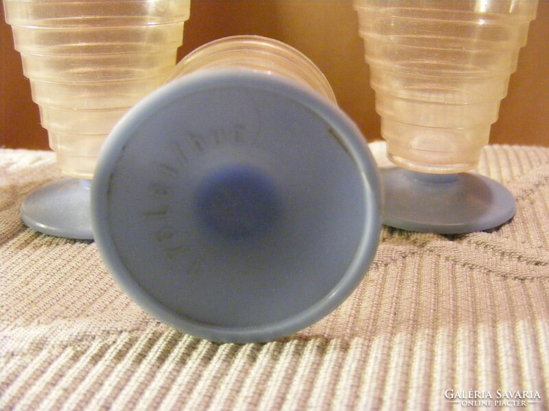 6 db retro műanyag stampedlis pálinkás pohár