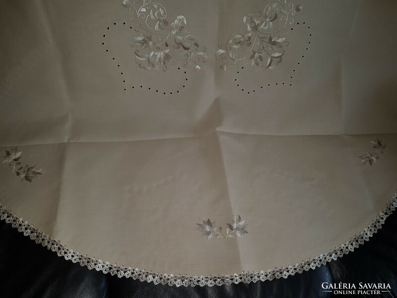 150 cm round, hand-embroidered tablecloth