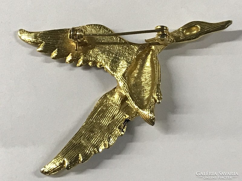 Swan-shaped brooch with black enamel, 6.5 x 4 cm