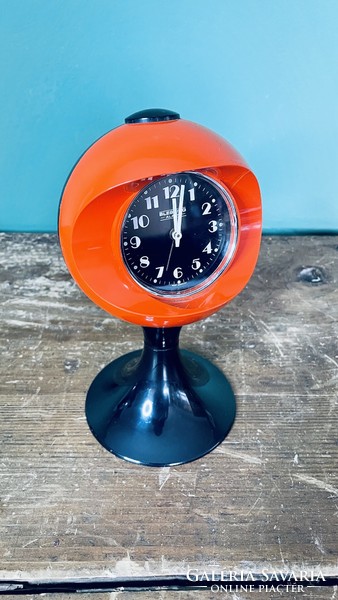 Retro space age design blessing ndk table clock