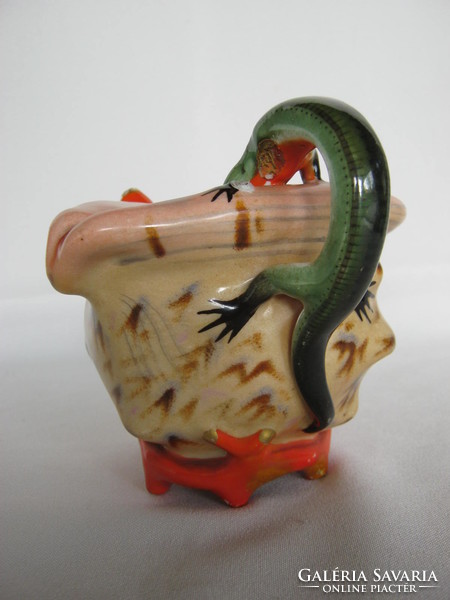 Lizard snailed porcelain spout - damaged