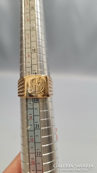 14 K gold signet ring 6.42 g