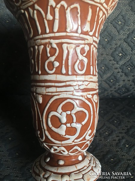 Gorka gauze vase with a very nice buttermilk pattern