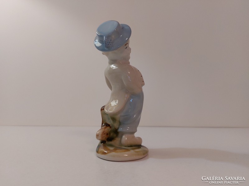 Régi Alba Júlia porcelán figura kalapos fiú kisfiú