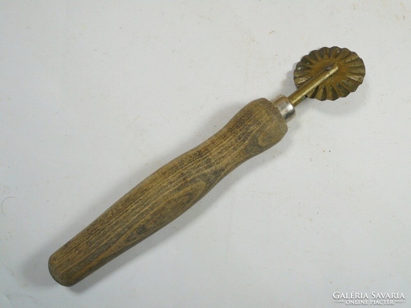 Antique old derelye cutter, rádli, derelye kitchen tool