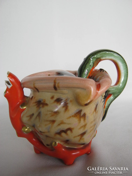 Lizard snailed porcelain spout - damaged