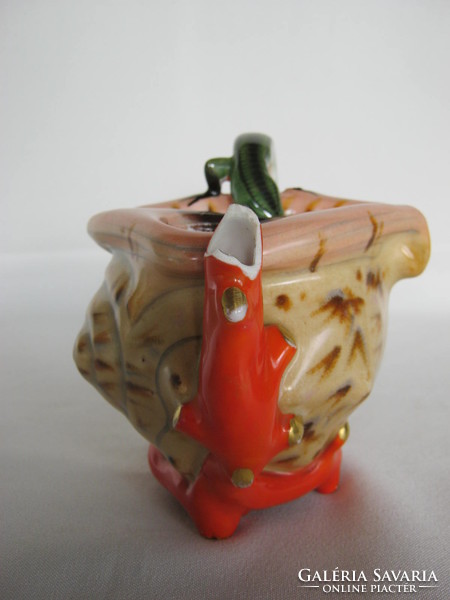 Lizard snailed porcelain spout - damaged