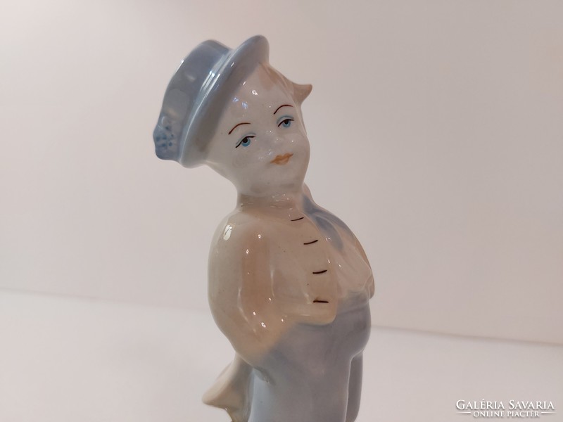 Régi Alba Júlia porcelán figura kalapos fiú kisfiú