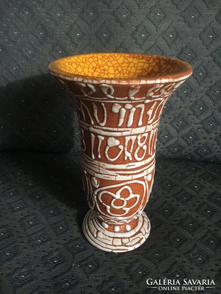 Gorka gauze vase with a very nice buttermilk pattern