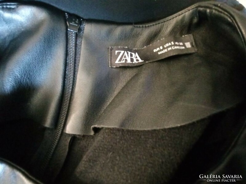 .S-es csinos Zara fekete műbőr ruha - kiállítás megnyitóra egyéb alkalmakra