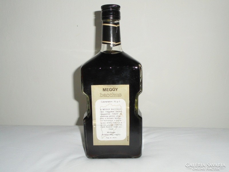 Retro cherry bacchus cherry spirit drink glass bottle - Kiskunhalasi á.G. Year 1980, unopened, rarity