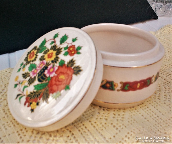 English-Hungarian 1: 1, bonbonier and ashtray with the same pattern