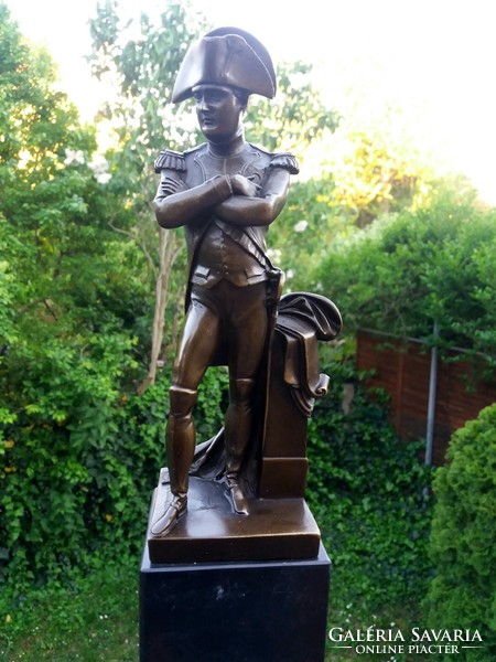 Napoleon Bonaparte: bronze statue